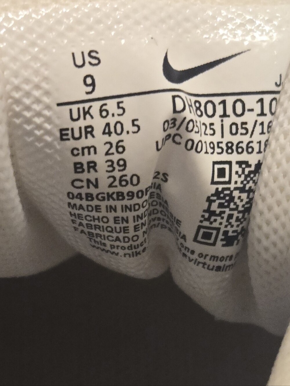 Nike Air Max White  Sneakers with Black Swoosh Womens 9 - Picture 7 of 16